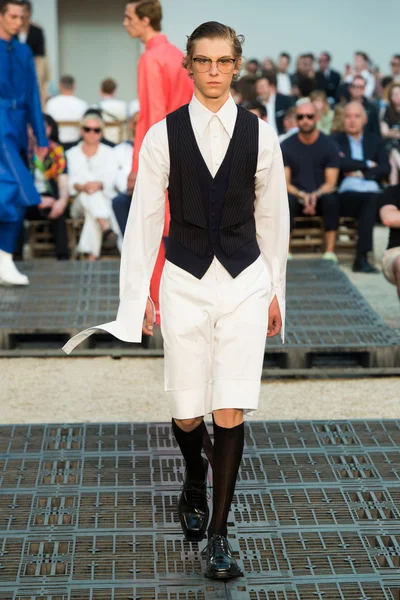 Look 7